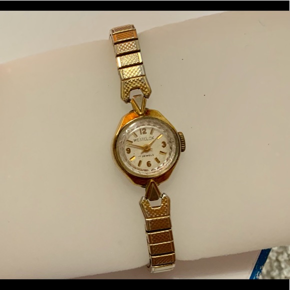 Vintage Westclox 17 Jewels Ladies Textured Gold Tone Wristwatch - Picture 2 of 15